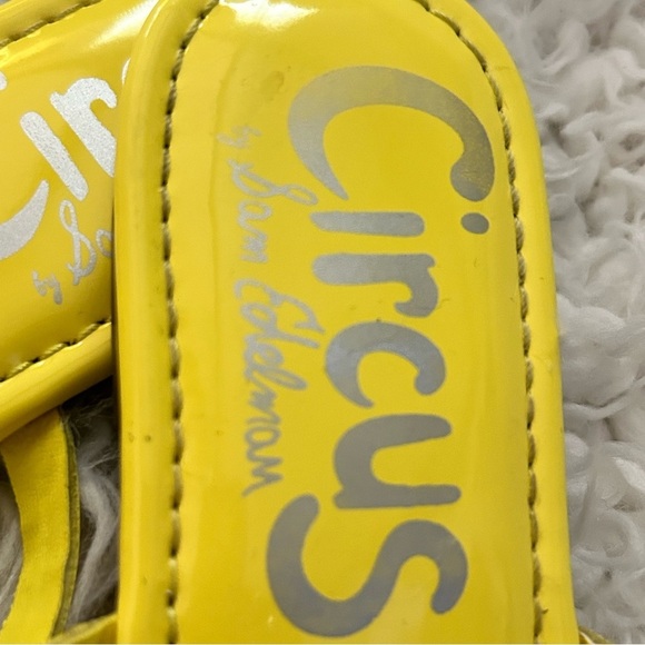 $19 clearance Sam Edelman Circus Yellow Canyon Medallion Sandals 7.5 flaw S16 - Picture 2 of 11
